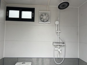 ห้องน้ำเคลื่อนที่พร้อมแผงตกแต่งโลหะ พร้อมจัดส่งสำหรับงานกลางแจ้ง เช่น เทศกาลดนตรี งานแต่งงาน ดีไซน์ทันสมัย - Product Image 4