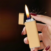 Briquet à gaz butane rechargeable personnalisé avec logo OEM, en métal rétro, à flamme nue avec meule, pour fumer des cigarettes