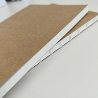 Carnet à couverture souple en papier kraft avec dos apparent, reliure cousue, personnalisable avec logo estampé à chaud en or