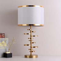 Lampe de table design d'art moderne Éclairage à base de métal Hôtel Restaurant Chambre à coucher Abat-jour en tissu Lampe de lecture d'intérieur