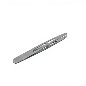 Nouveau 9.5 cm Argent pince À Sourcils Inclinée pointe Bien Conçu Pointe Fantaisie poignée Meilleur Pour Sourcils cheveux plumer étiquette privée et logo - Product Image 1