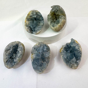 Prezzo all'ingrosso di alta qualità naturale grezzo <span class=keywords><strong>pietra</strong></span> curativa Kyanite <span class=keywords><strong>Geode</strong></span> per Fengshui decorazione - Product Image 3