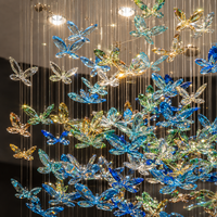 Lustre en verre personnalisé en forme de papillon, suspension longue pour villa, escalier, hall d'hôtel, éclairage de projet pour plafond haut