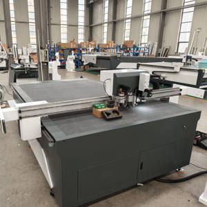 <span class=keywords><strong>Machine</strong></span> de découpe CNC robuste et polyvalente pour cartes de visite, avec couteau oscillant et découpe numérique automatique de contour 900 mm - Product Image 1