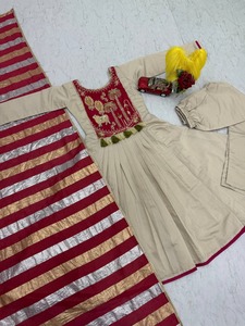 Oferta especial en conjunto Kurti de microalgodón blanco de diseñador con pantalones acampanados para bodas, fiestas y ocasiones festivas. - Product Image 6