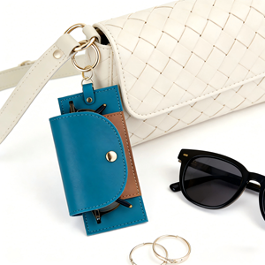 Étui minimaliste en cuir PU color-block pour lunettes de soleil avec <span class=keywords><strong>clip</strong></span> porte-clés, étui pour lunettes <span class=keywords><strong>à</strong></span> fixer sur <span class=keywords><strong>sac</strong></span> <span class=keywords><strong>à</strong></span> main, <span class=keywords><strong>sac</strong></span> <span class=keywords><strong>à</strong></span> <span class=keywords><strong>dos</strong></span> ou en extérieur - Product Image 2