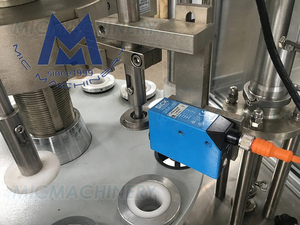 Máquina automática de llenado de tubos de aluminio para loción de ungüento médico de sellado en caliente con pegamento de pasta - Product Image 3