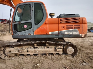 Excavatrices Doosan DX215 d'occasion de bonne qualité, machines de construction coréennes Doosan d'occasion, pelle de 22 tonnes, certifiées CE, avec brise-roche - Product Image 2