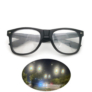 Lunettes de diffraction à effet cœur personnalisées Beckon avec logo sur le cadre pour spectacles de lumière, concerts et événements - Product Image 3