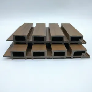 Pannello di copertura composito in legno ad incastro impermeabile per esterni rivestimento scanalato 3d pannello a parete in Wpc
