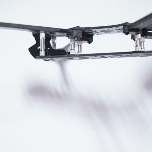Drone FPV en fibre de carbone monté sur rack - Product Image 6