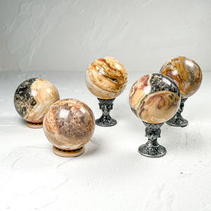 Boule de pierre précieuse en agate Crazy Lace multicolore, sphère de cristal naturel polie avec des bandes incurvées complexes et une pierre organique - Product Image 1