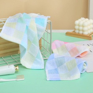 Serviette de bavoir pour jeunes enfants en gaze colorée à motif quadrillé, tissage uni, vente en gros pour la maternelle - Product Image 2