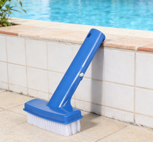 Brosse légère pour <span class=keywords><strong>piscine</strong></span> de 5 pouces, mini-brosse manuelle ou à connecter à un manche pour les marches et les coins - Product Image 1