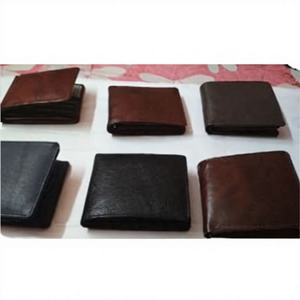 Portefeuille et accessoires de mode en cuir de vachette véritable imprimé, écologiques et de haute qualité - Product Image 1