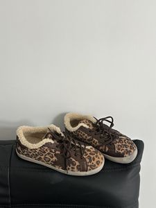 Scarpe Invernali da Donna in Camoscio Texturizzato con Fodera in Shearling, Decorazione a Stella, Stile Retrò, Calde e Comode - Product Image 6