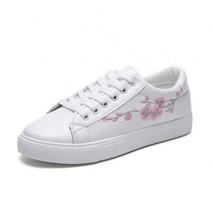 Ruizi Zapatillas blancas baratas <span class=keywords><strong>para</strong></span> <span class=keywords><strong>mujer</strong></span> Pu Leather Casual Walking Low Top Lace up Tennis Shoes - Product Image 4