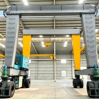 Grue mobile à portique sur pneus en caoutchouc de 50 tonnes pour levage de yachts, idéale pour marinas, clubs nautiques et chantiers navals