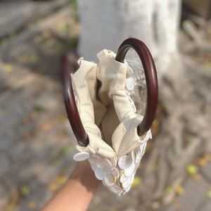 Luxo Puramente Handmade Shell Handbag Ins Tecido Saco Shell Bordado Tote Bucket <span class=keywords><strong>Bag</strong></span> <span class=keywords><strong>Round</strong></span> Wooden Handle Evening Clutch <span class=keywords><strong>Bag</strong></span> - Product Image 5