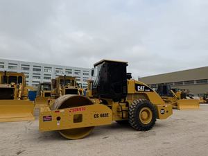 Rouleau compresseur vibrant à tambour unique Caterpillar CS 683E jaune, matériel de construction - Product Image 5