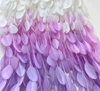 Tissu en dentelle à franges et pompons en plumes ombrées blanc lavande pour robe de mariée, robe de soirée, costume de scène