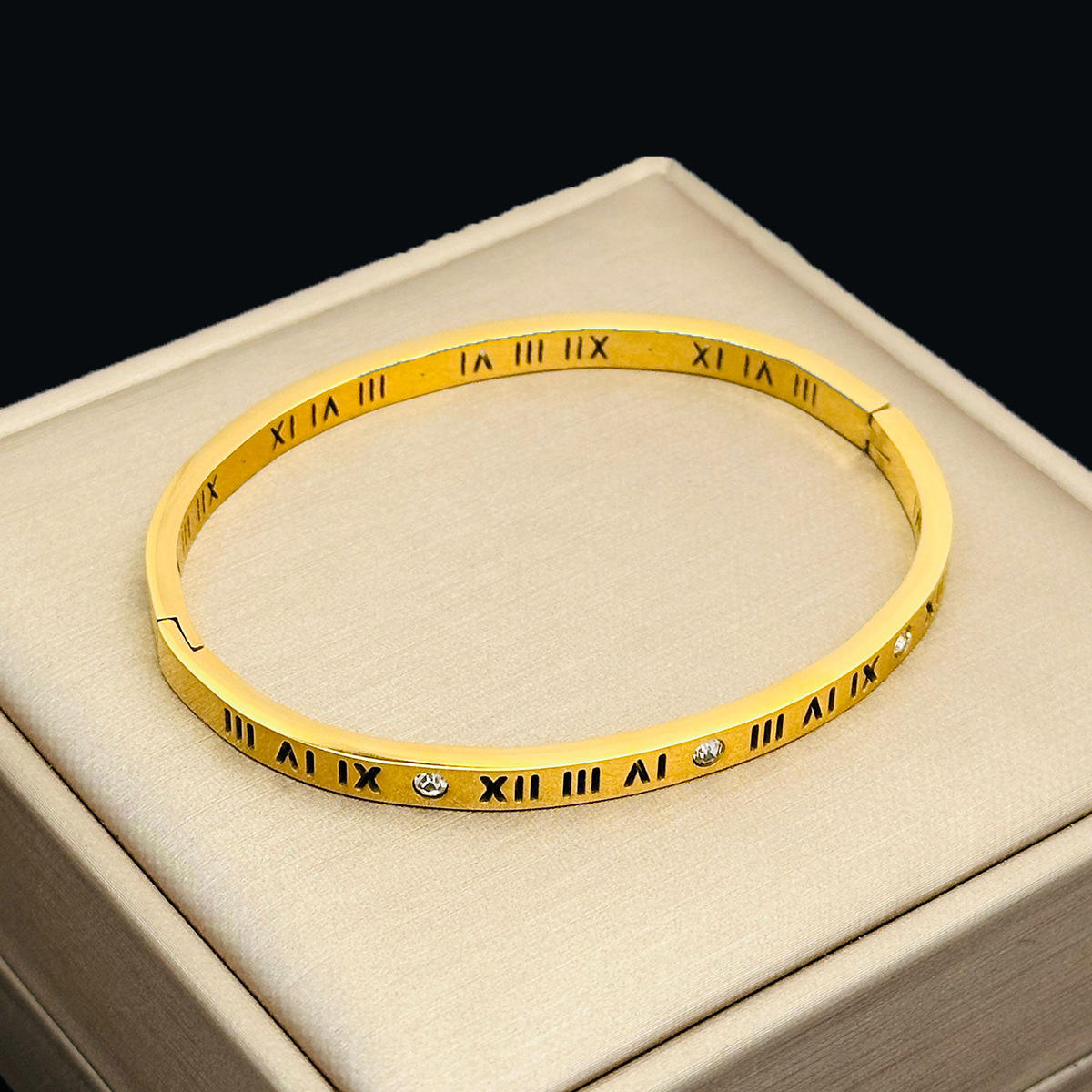 A [4005] 4mm wide hollow roman numeral gold