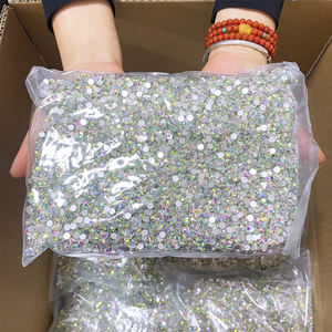 Piedras de Estrás Redondas Planas Termoadhesivas Personalizadas y Ecológicas para Zapatos, Prendas y Bolsos - 100 Gross (14,400 Piezas) - Product Image 2