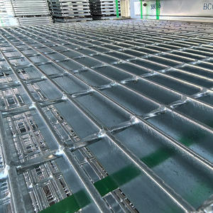 Rejilla <span class=keywords><strong>de</strong></span> Acero Galvanizado <span class=keywords><strong>de</strong></span> Aleación <span class=keywords><strong>de</strong></span> Acero al Carbono Duradera a Precio <span class=keywords><strong>de</strong></span> Fábrica, Rejilla <span class=keywords><strong>de</strong></span> Acero <span class=keywords><strong>de</strong></span> 30*30 para Pasarelas Industriales Exteriores - Product Image 1