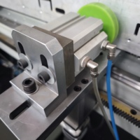 Machine de perçage et de fraisage CNC OUWO 3200 mm avec table rotative et moteur servo pour le traitement des trous et des profils en aluminium et en PVC.