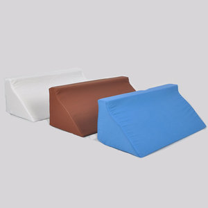 Coussin triangulaire ergonomique bleu en éponge haute densité pour le positionnement des patients et des personnes âgées, soutien pour le couchage sur le côté - Product Image 4