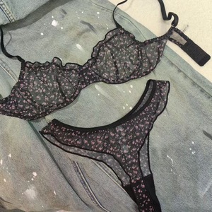 Lencería Sexy de Encaje para Mujer, Estilo Francés, Estampado Floral, Tallas Grandes, Conjunto de Sujetador Transparente para Adolescentes con Braguitas Tipo T - Product Image 3