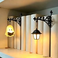 Lampe de lecture TSINYE en forme de lampe de rue, lumière LED blanc chaud, support en fer forgé, à clipser, pour décoration de bibliothèque à la maison, style Dark Academia