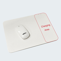 Tapis de souris en cuir PU de style jeu personnalisé avec recharge sans fil Repose-poignet Tapis de souris de bureau avec chargeur sans fil Style imprimé