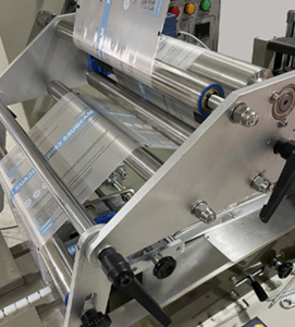 เครื่องบรรจุภัณฑ์อัตโนมัติ HXL-K300 แบบไฟฟ้า ความแม่นยำสูง สำหรับอาหารและสารเคมี บรรจุได้ 5-70 ถุง/ชั่วโมง แบบถุงทรงหมอน/ถุงก้นตั้ง - Product Image 5