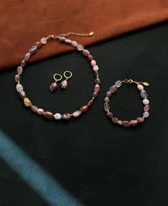 قلادة أحجار كريمة بنية أنيقة للشتاء مجوهرات نسائية عالية الجودة مصنوعة يدويًا من حبات الحجر الطبيعي متعددة الألوان - Product Image 6