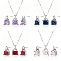 Set Perhiasan Batu Kelahiran Perak Sterling Grosir 1.6 Karat Moissanite Potongan Emerald Holo Solitaire Liontin Kalung Set Anting