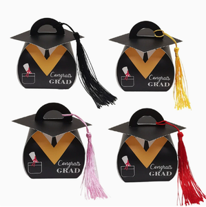 Décorations de fête de remise de diplôme DAMAI, boîte cadeau à pompon jaune pour enfants, boîte à bonbons pour célébration scolaire avec casquette de diplômé rayée - Product Image 1