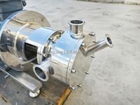 Pompe auto-amorçante de mélange et de dissolvant pour poudre et eau