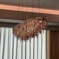 Lustre d'hôtel de luxe ANNO avec des gouttes d'ambre superposées en forme de larme, luminaire suspendu linéaire pour restaurant, salle à manger privée