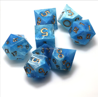 7 pièces par ensemble emballé dans PP sac jeux de rôle coin pointu résine dés avec papier bonbon
