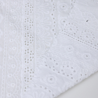 Tissu de broderie d'oeillet de fleur florale tissé de haute qualité de 100% coton pour le vêtement