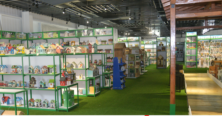 bird house outdoor to be assembled