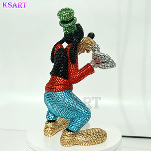 Nouvelle Décoration Artistique Tendance : Statue Goofy en Résine Ornée de Strass, Sculpture Artisanale Diamantée, Collection Décorative - Product Image 4