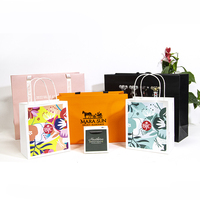Vente en gros Sac fourre-tout de luxe avec nœud papillon Emballage en papier kraft avec logo personnalisé pour bijoux, cosmétiques, vêtements, cadeaux et bougies