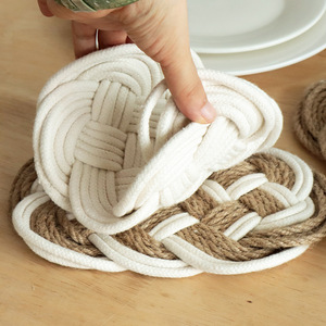 Set de table rond de style nordique en mélange de lin, couleur unie blanche, lavable, tricoté à la main en fil de coton, résistant à la chaleur - Product Image 5