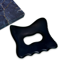 Outil de massage Gua Sha en pierre de Bian noire naturelle avec pointe de déclenchement et bord lisse pour la physiothérapie et la thérapie par acupuncture en SPA