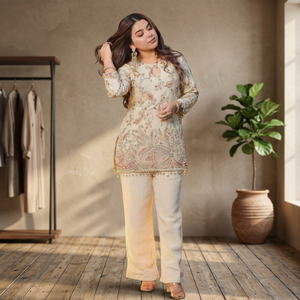 TENNECY Nuevo Conjunto de Moda para Mujer, para Bodas, Diwali y Fiestas, en Crepé de Seda Elástico y Reversible, con Bordado, Top y Pantalón - Product Image 1