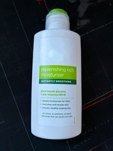 Loción Facial Hidratante y Refrescante de Alta Calidad y Bajo <span class=keywords><strong>Precio</strong></span>, Aclara e Hidrata en Profundidad, 125 ml - Product Image 3