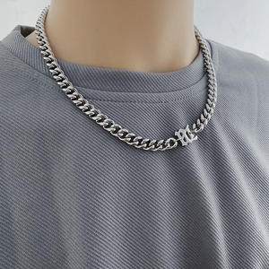 주식 도매 패션 아메리카 쿠바 M 편지 목걸이 티타늄 스틸 힙합 스타일 남자 파티 선물 빈티지 여성 세련된 - Product Image 3