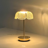 Lampe de table LED tactile moderne de luxe rechargeable sans fil en acrylique en forme de fleur pour restaurant